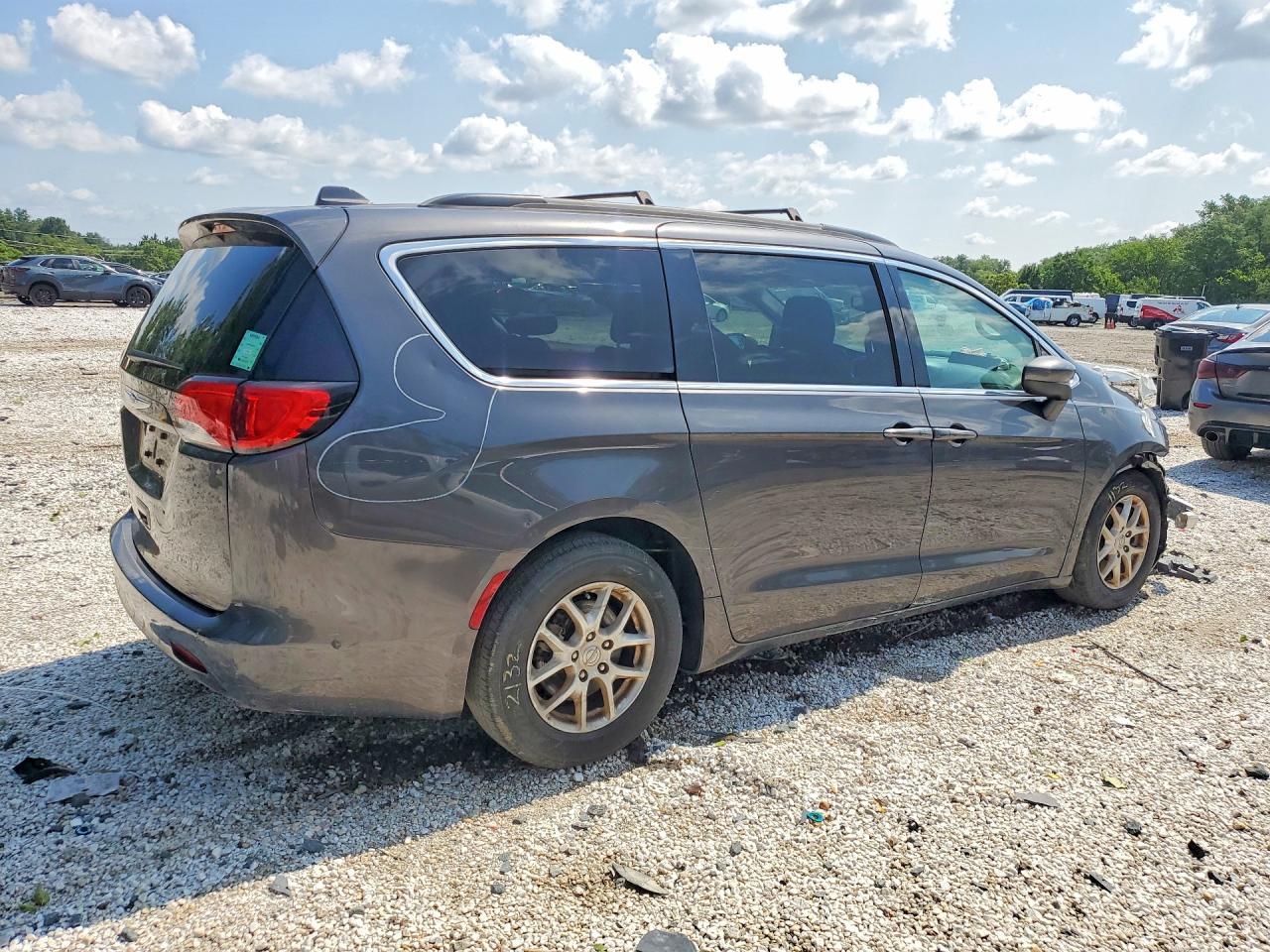 2020 Chrysler Voyager Lxi - Image 3