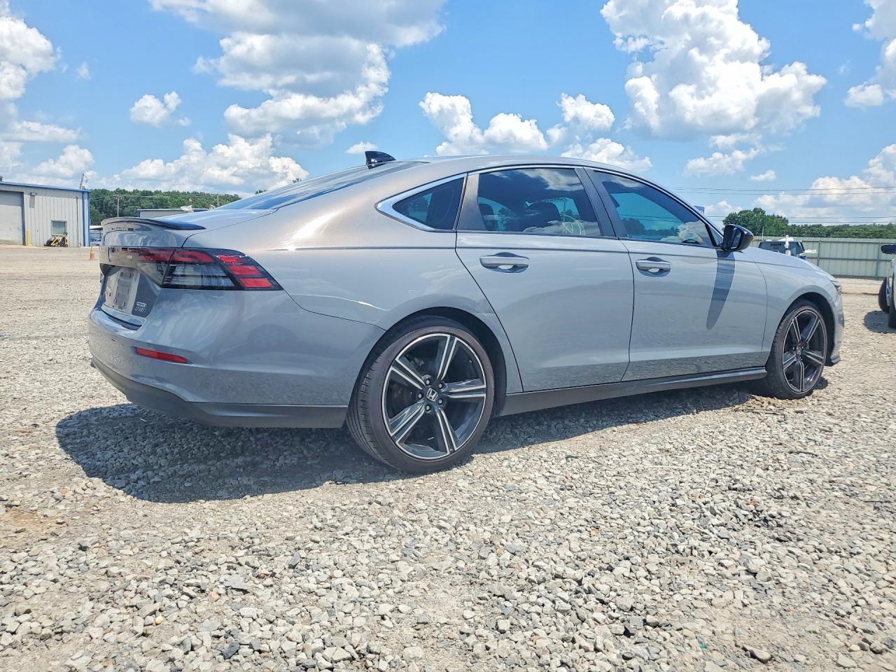 2023 Honda Accord Hybrid Sport - Image 3