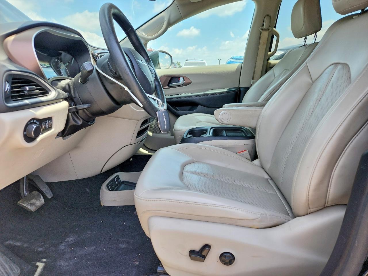 2021 Chrysler Voyager Lxi - Фото 7