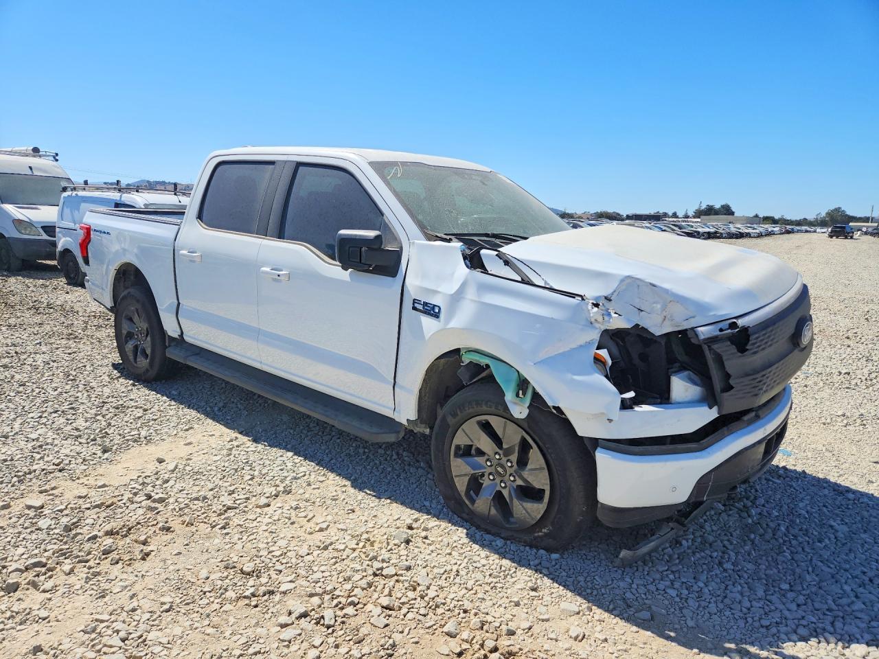 2024 Ford F150 Lightning Xlt - Фото 4