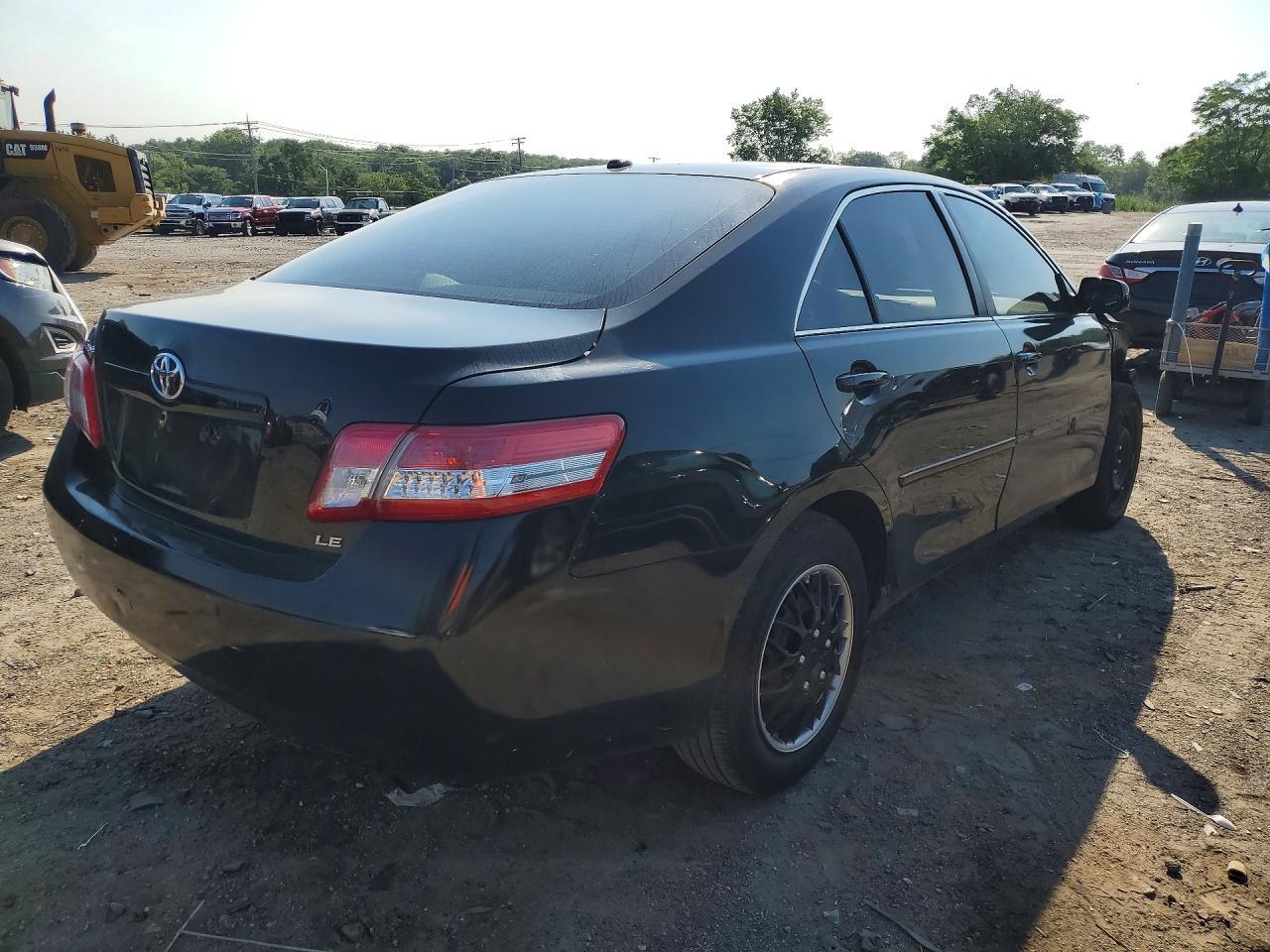 2011 Toyota Camry Le - Image 3