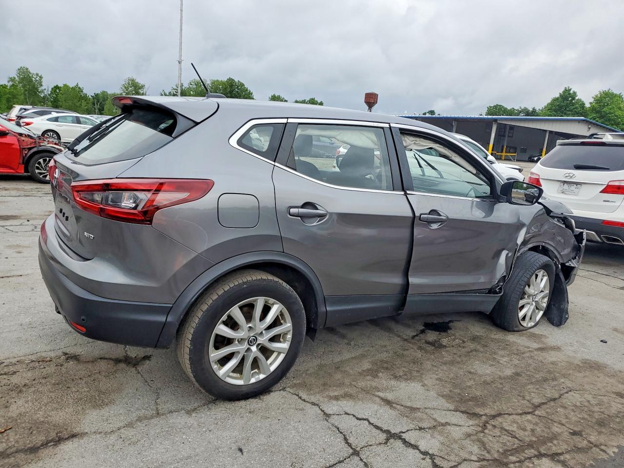 2020 Nissan Rogue Sport S - Фото 3