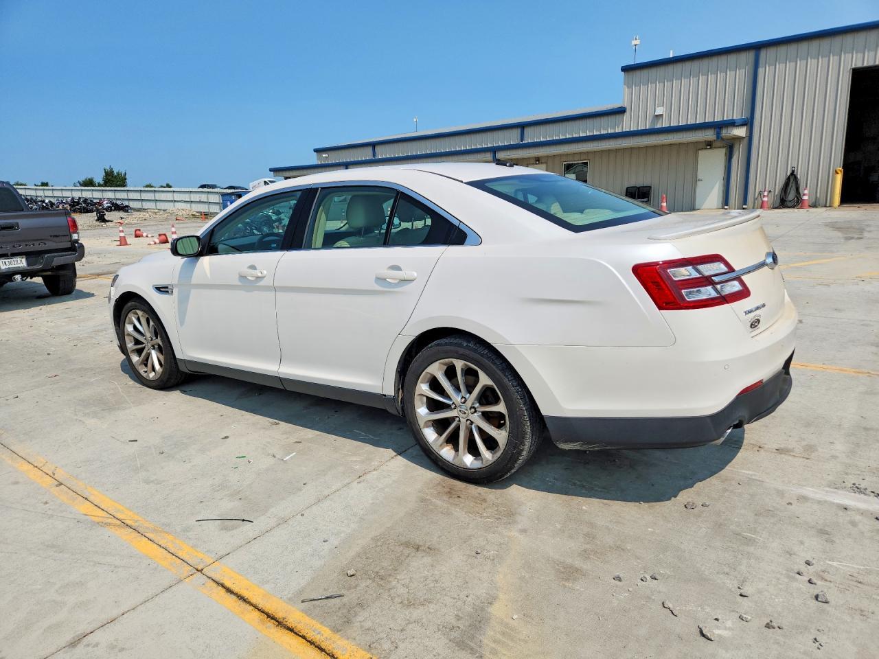 2013 Ford Taurus Limited - Image 2