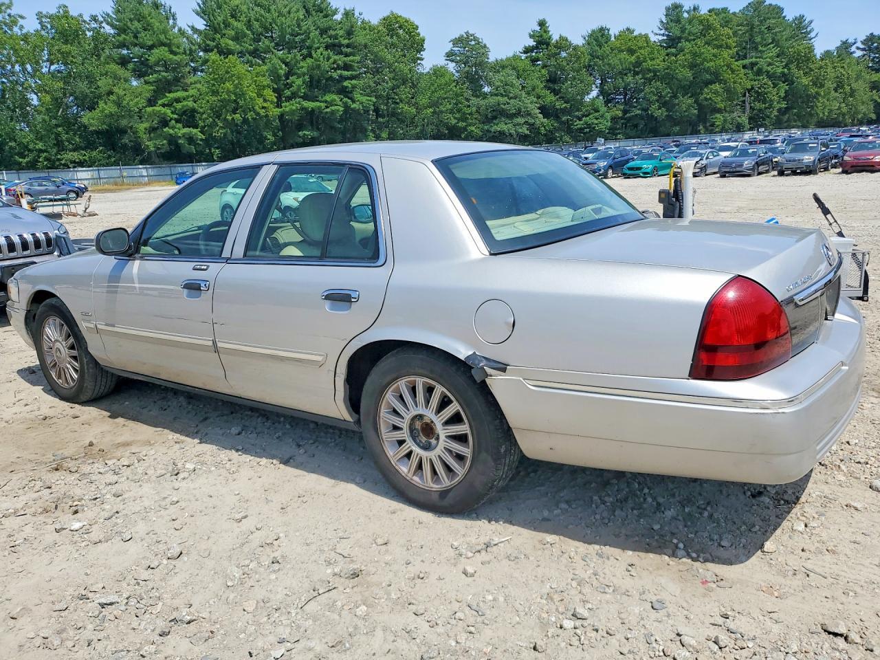 2009 Mercury Grand Marquis Ls - Фото 2