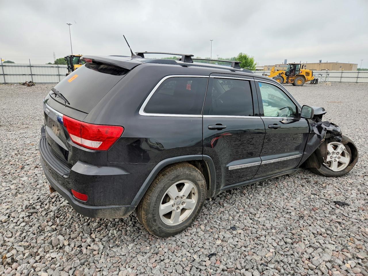2013 Jeep Grand Cherokee Laredo - Image 3
