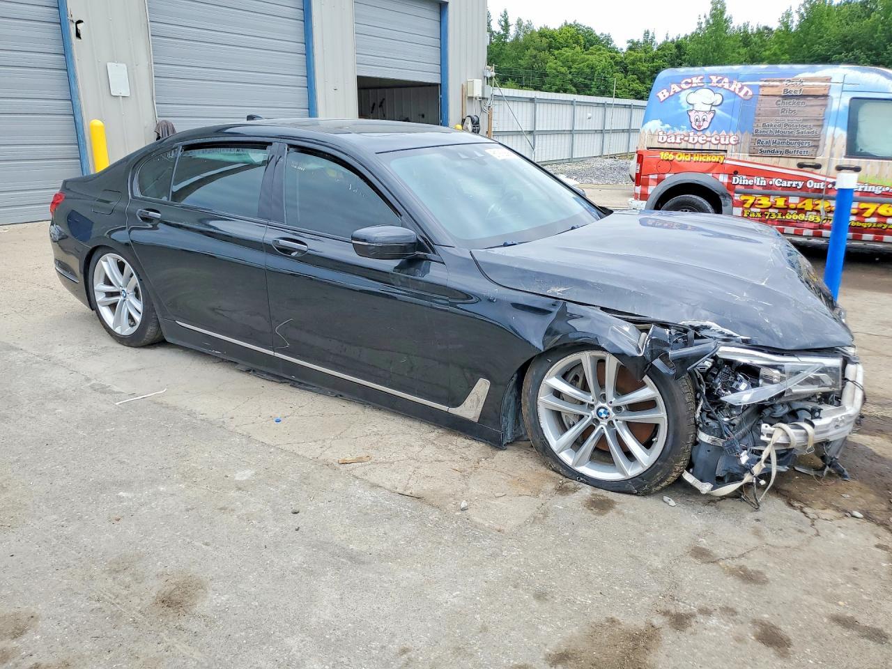 2018 BMW 750 Xi - Фото 4