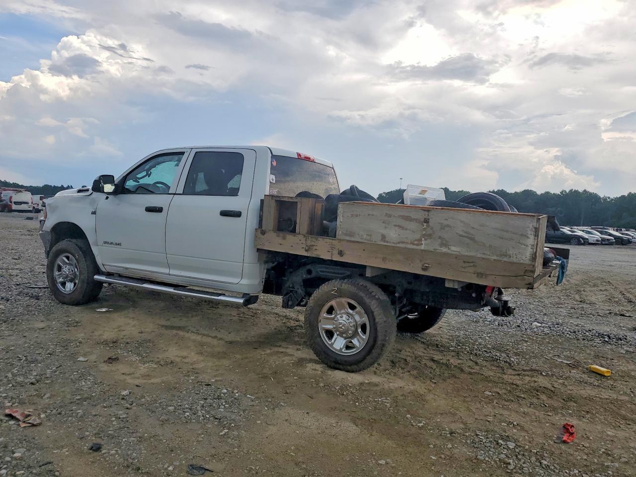2021 Ram 2500 Tradesman - Фото 2