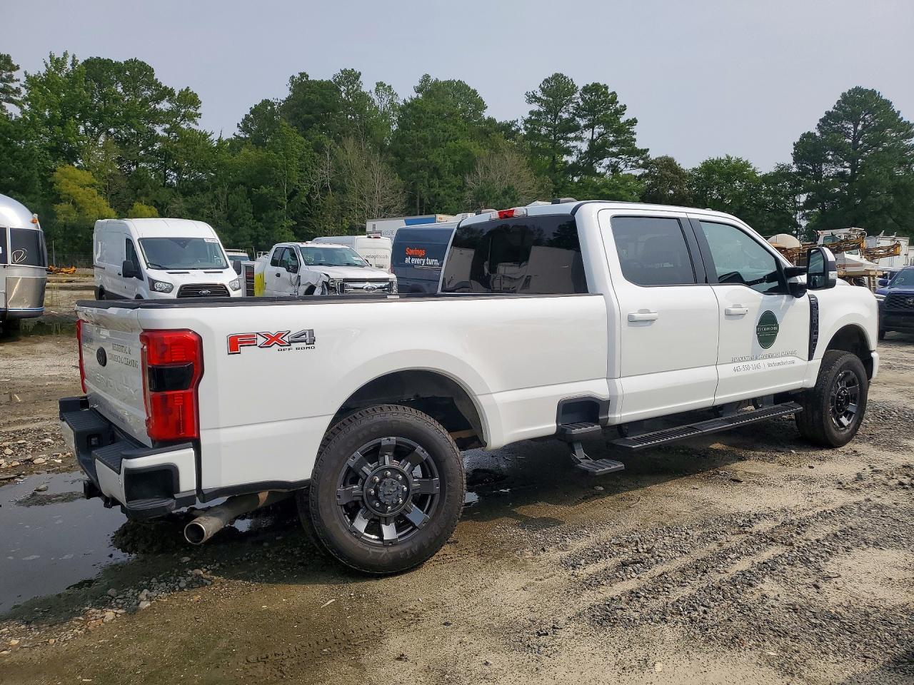 2023 Ford F250 Super Duty - Фото 3