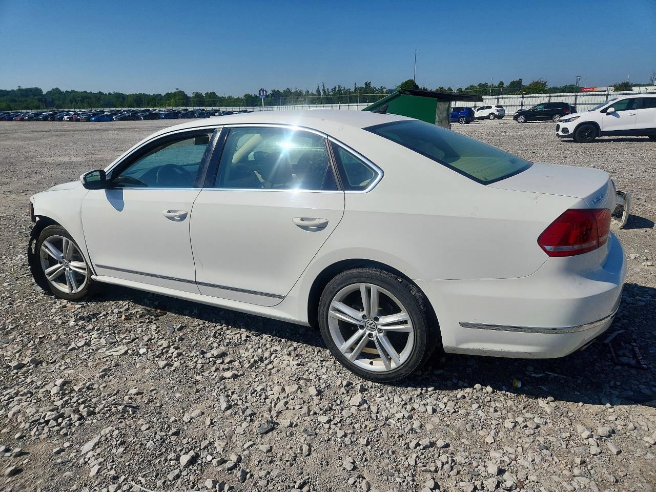 2013 Volkswagen Passat Sel - Фото 2