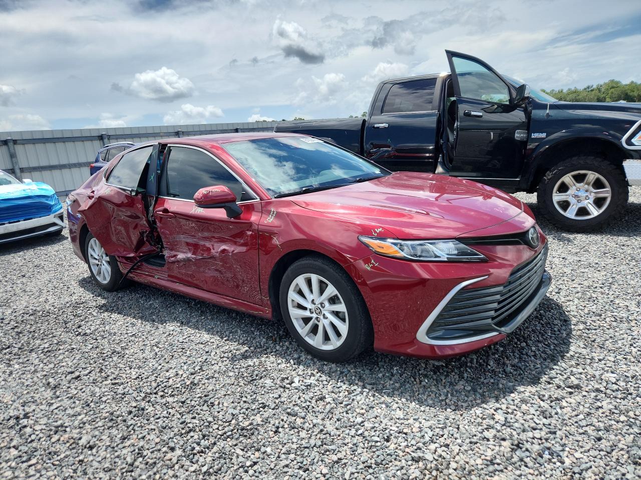 2022 Toyota Camry Le - Фото 4