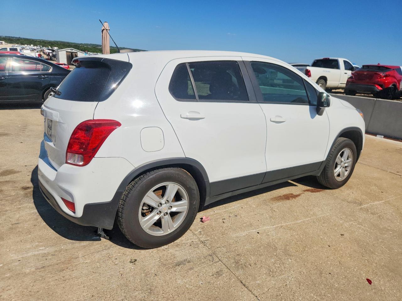 2022 Chevrolet Trax Ls - Image 3