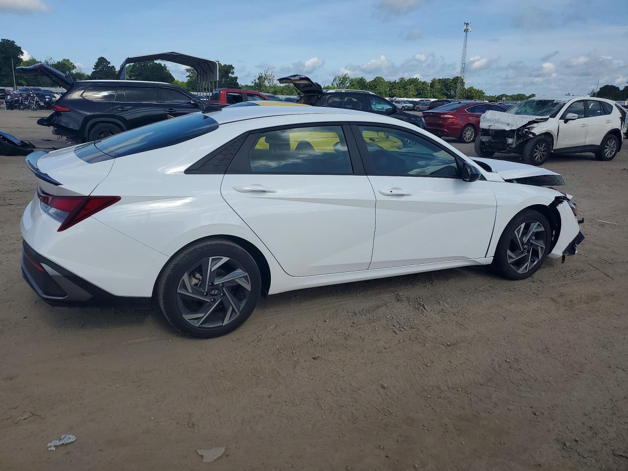 2025 Hyundai Elantra Sel Sport - Image 3