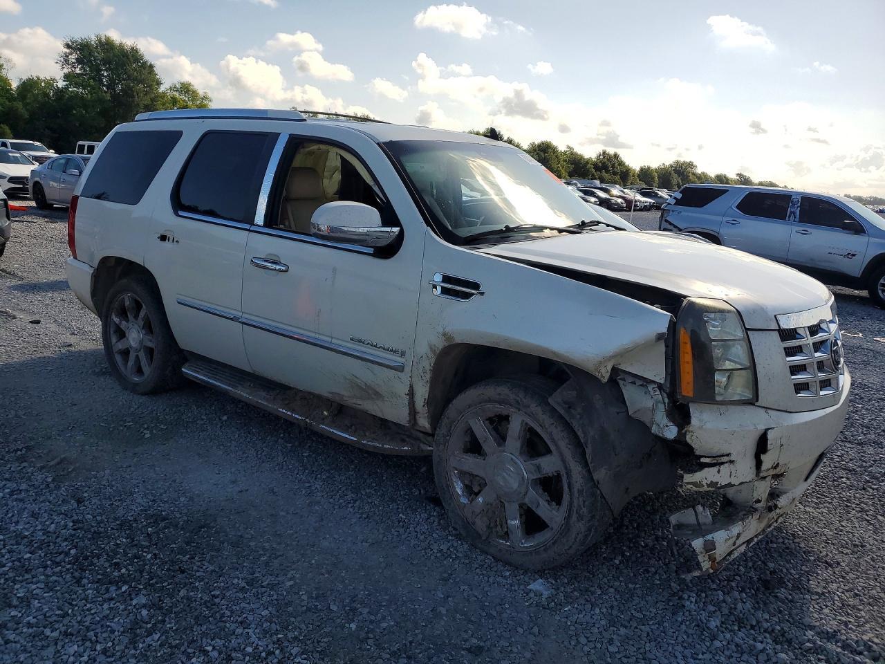 2007 Cadillac Escalade Luxury - Image 4