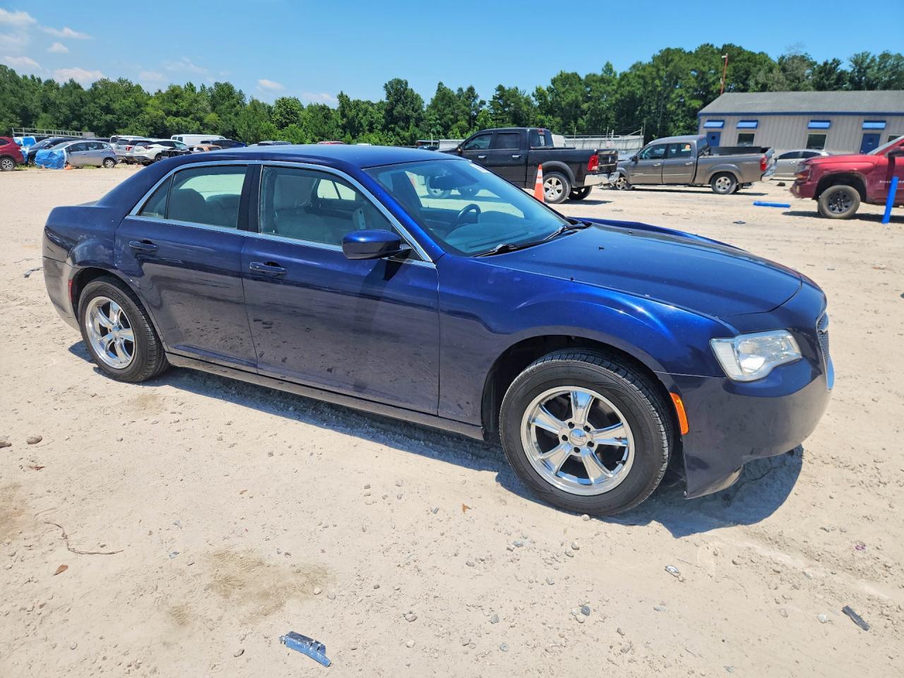 2015 Chrysler 300 Limited - Фото 4