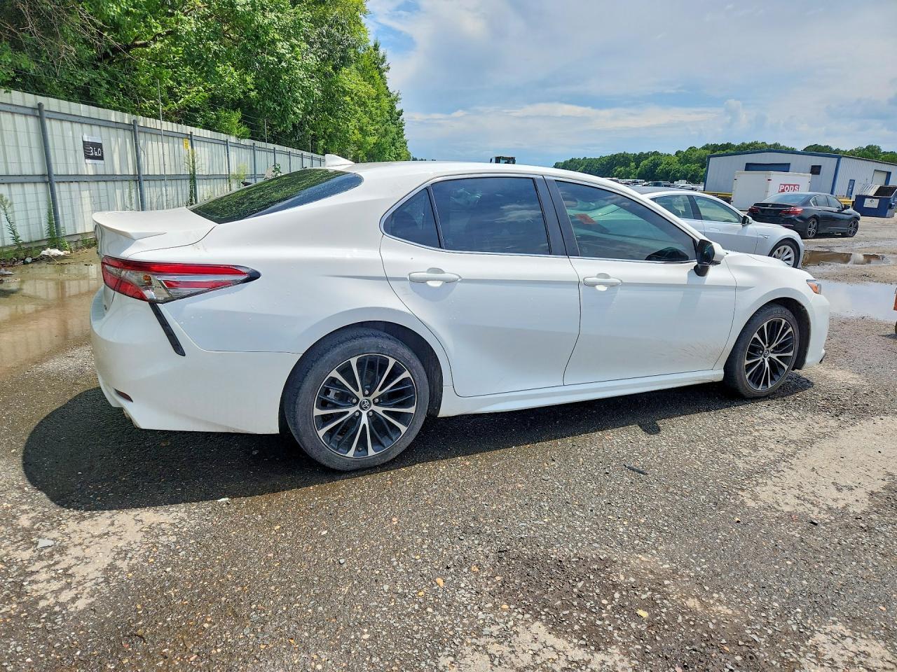 2019 Toyota Camry Se - Image 3