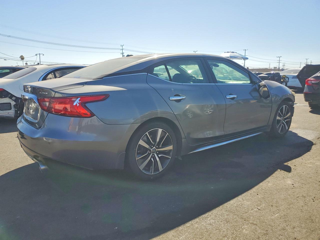 2018 Nissan Maxima Platinum - Image 3