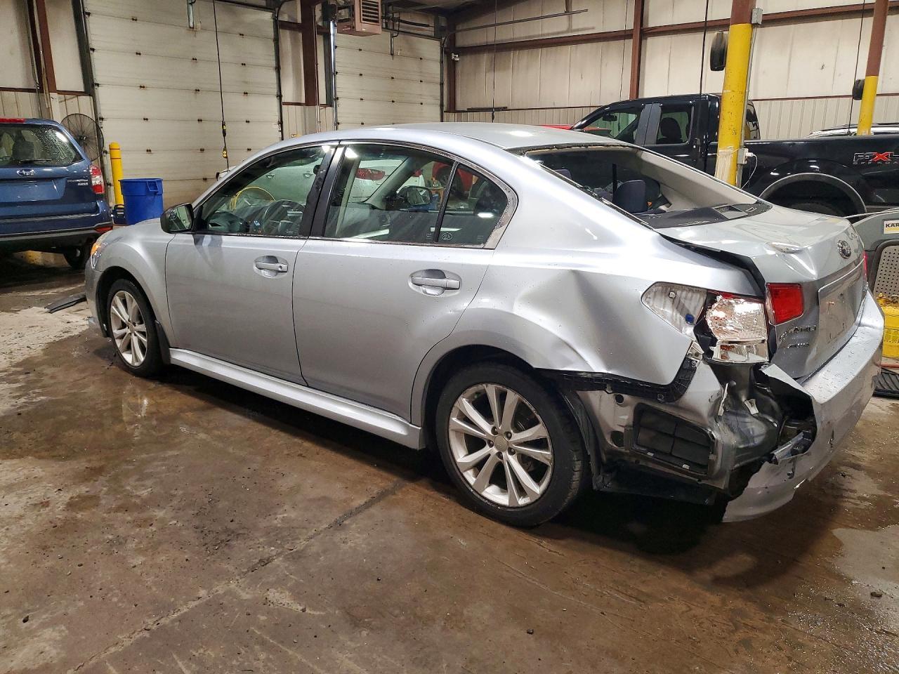 2014 Subaru Legacy 2.5I - Фото 2