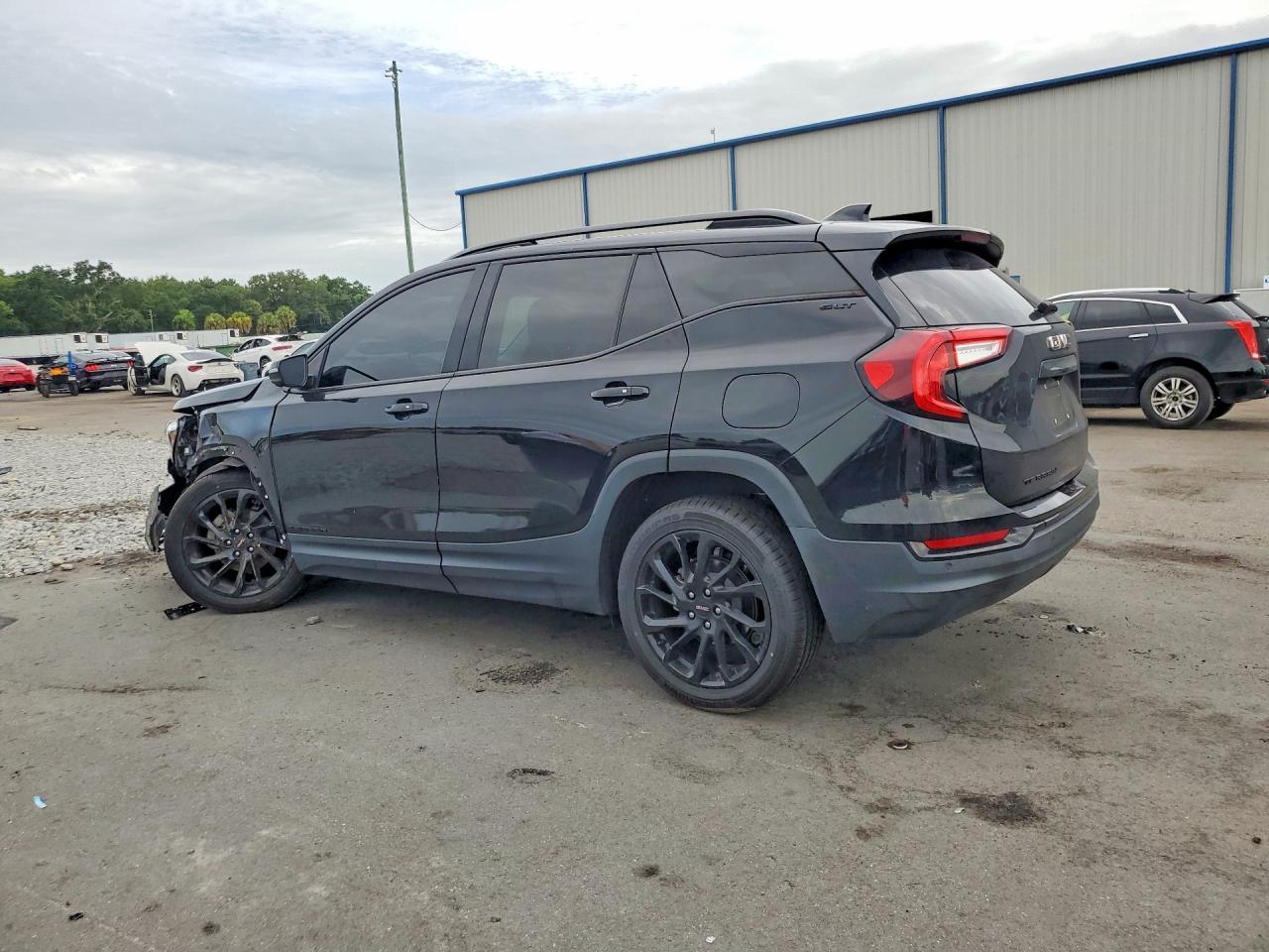 2023 GMC Terrain Slt - Image 2