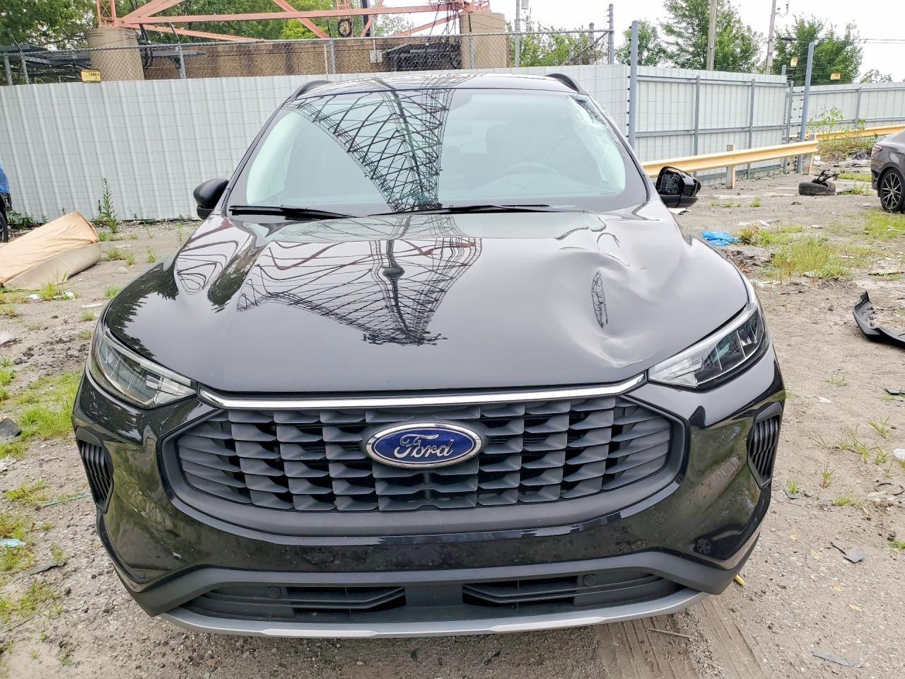 2025 Ford Escape Active - Image 5