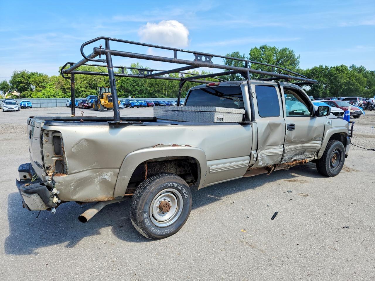 2001 Chevrolet Silverado C2500 Heavy Duty - Image 3