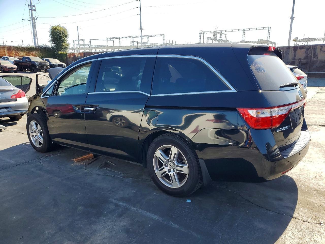 2012 Honda Odyssey Touring - Фото 2