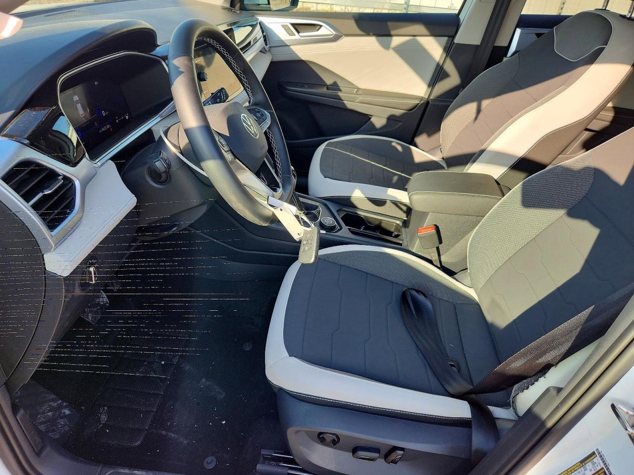 2025 Volkswagen Taos Se - Image 7