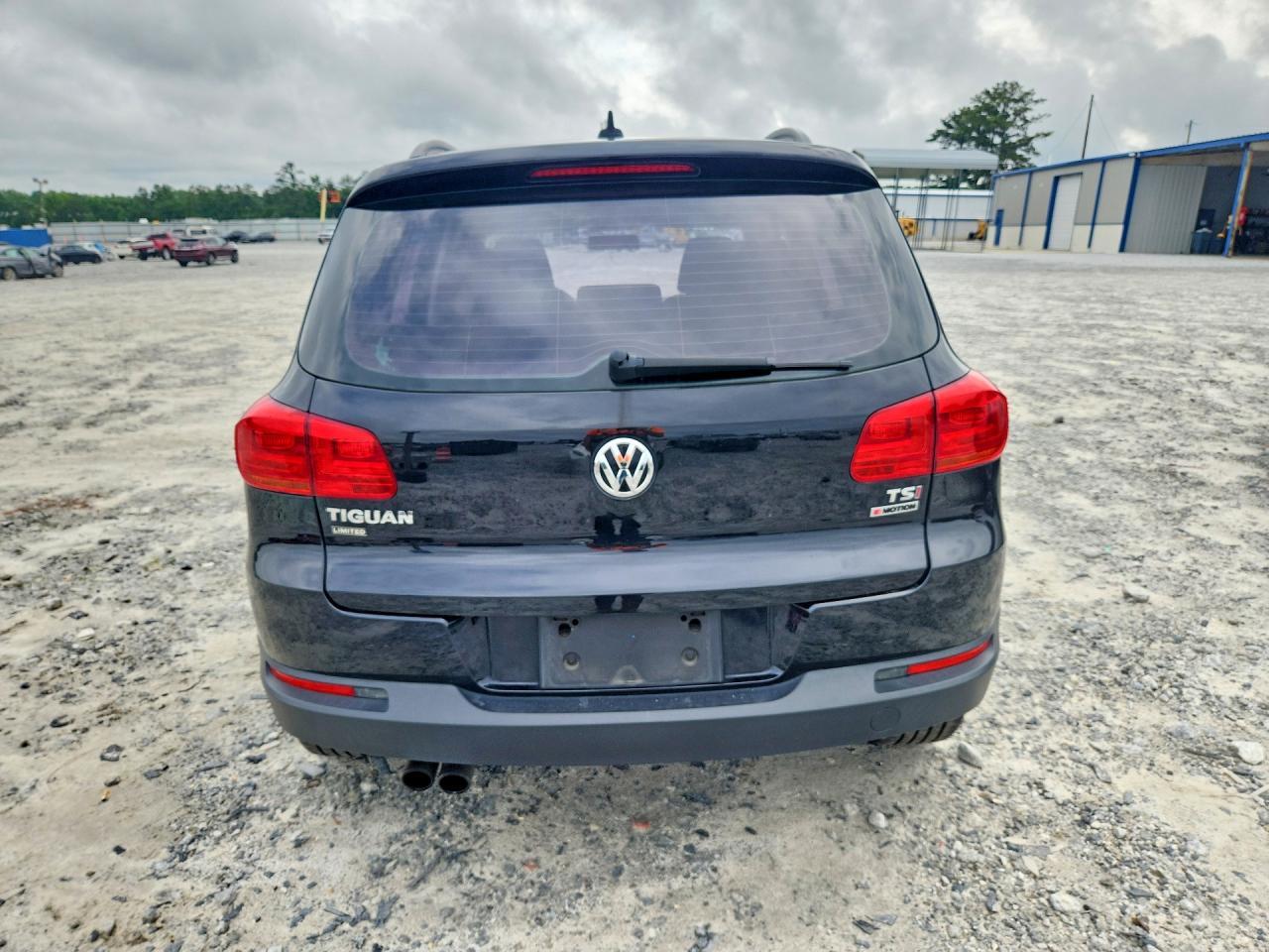 2017 Volkswagen Tiguan S - Image 6