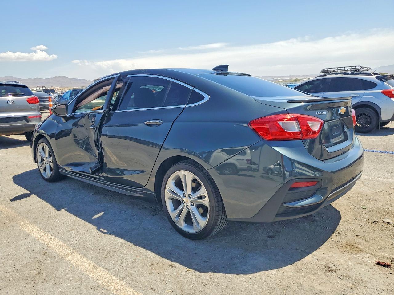 2018 Chevrolet Cruze Premier - Image 2