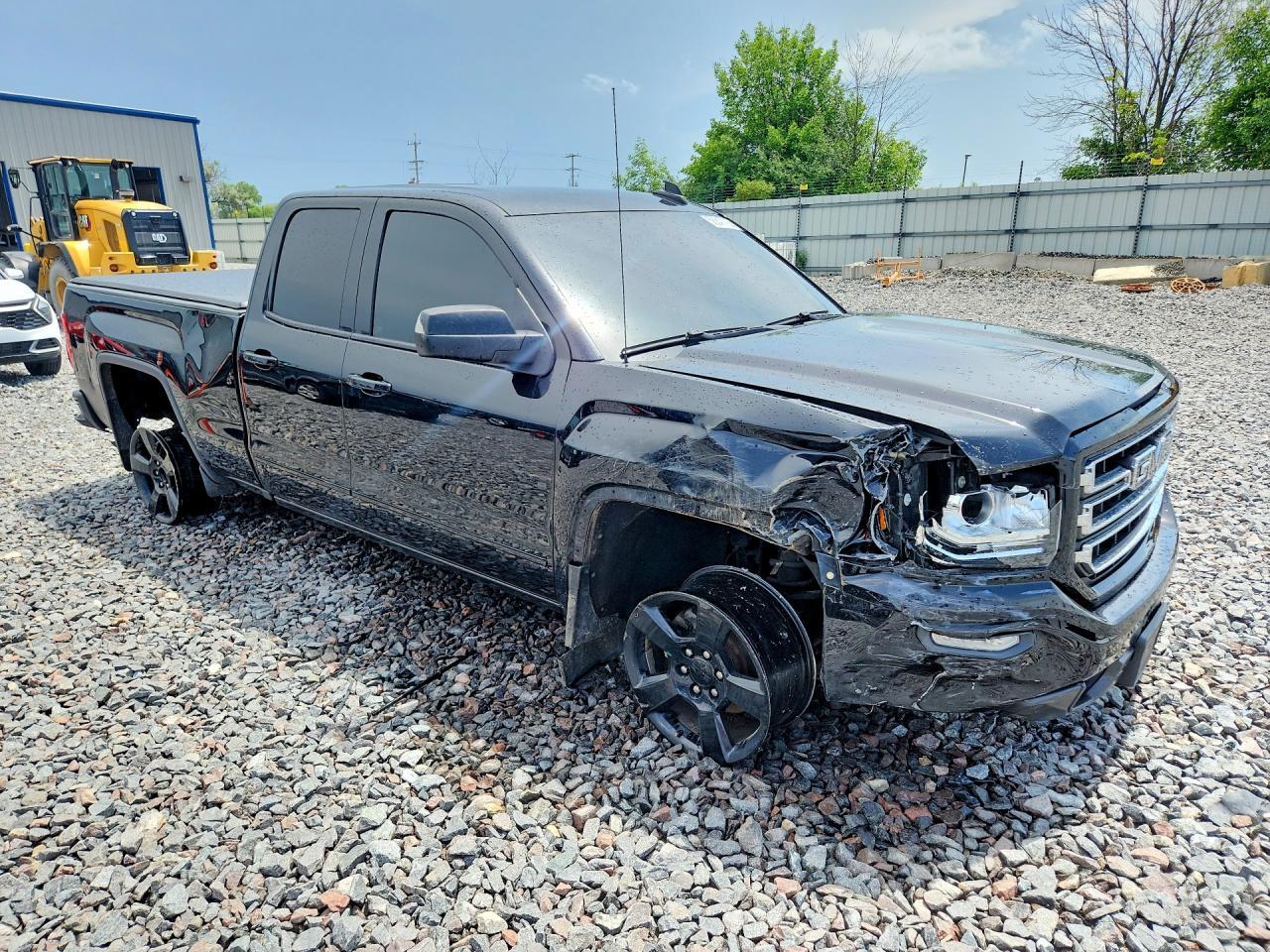 2017 GMC Sierra K1500 - Image 4