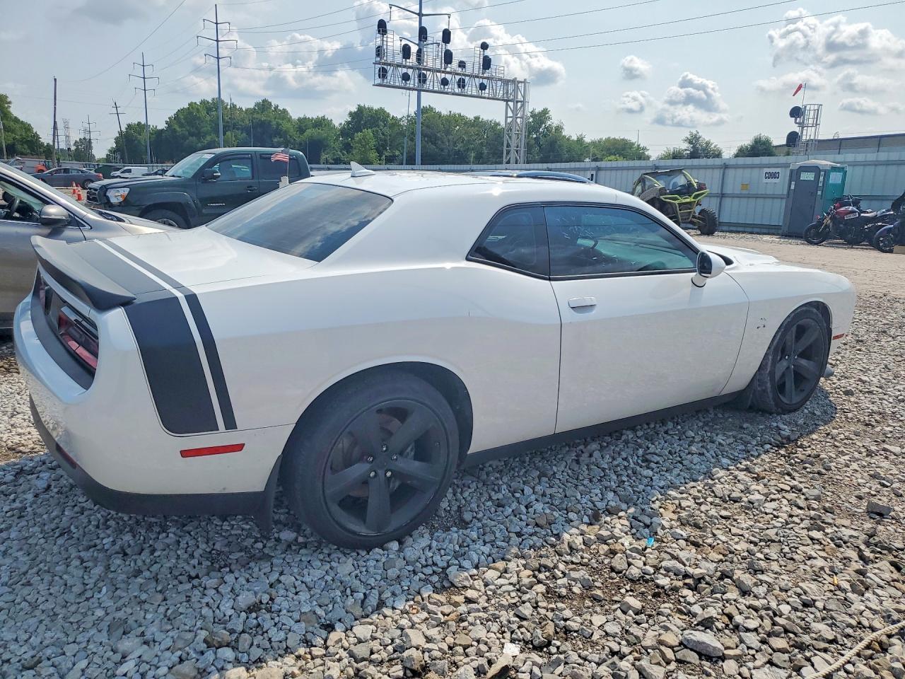 2015 Dodge Challenger R - Фото 3