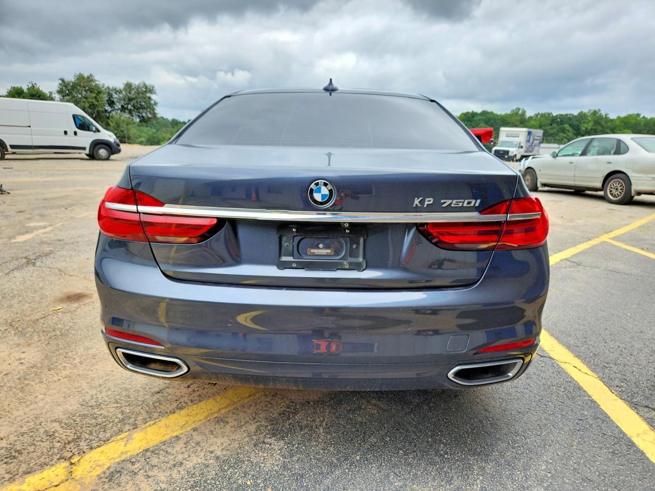 2016 BMW 750 I - Фото 6