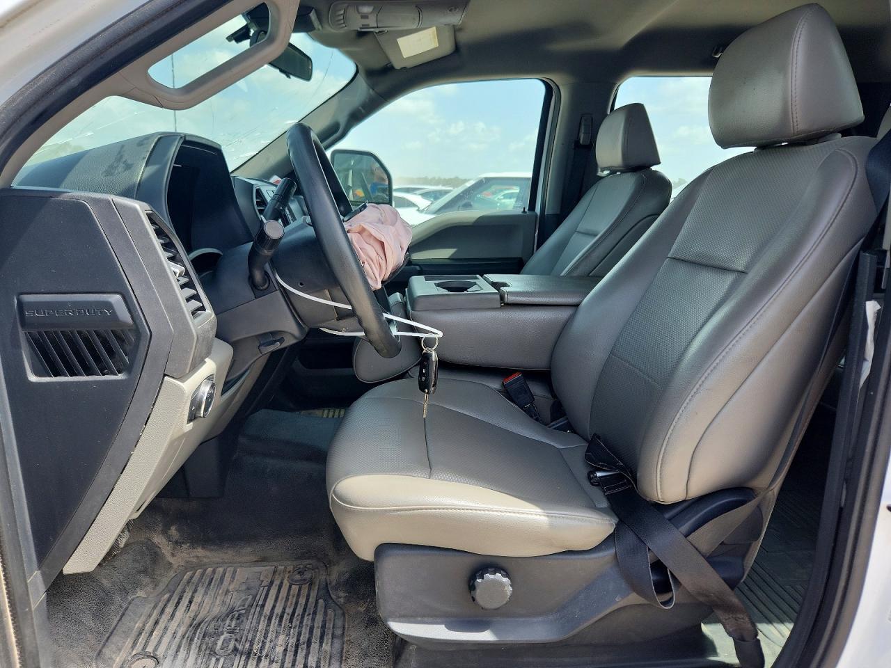 2022 Ford F250 Super Duty - Фото 7