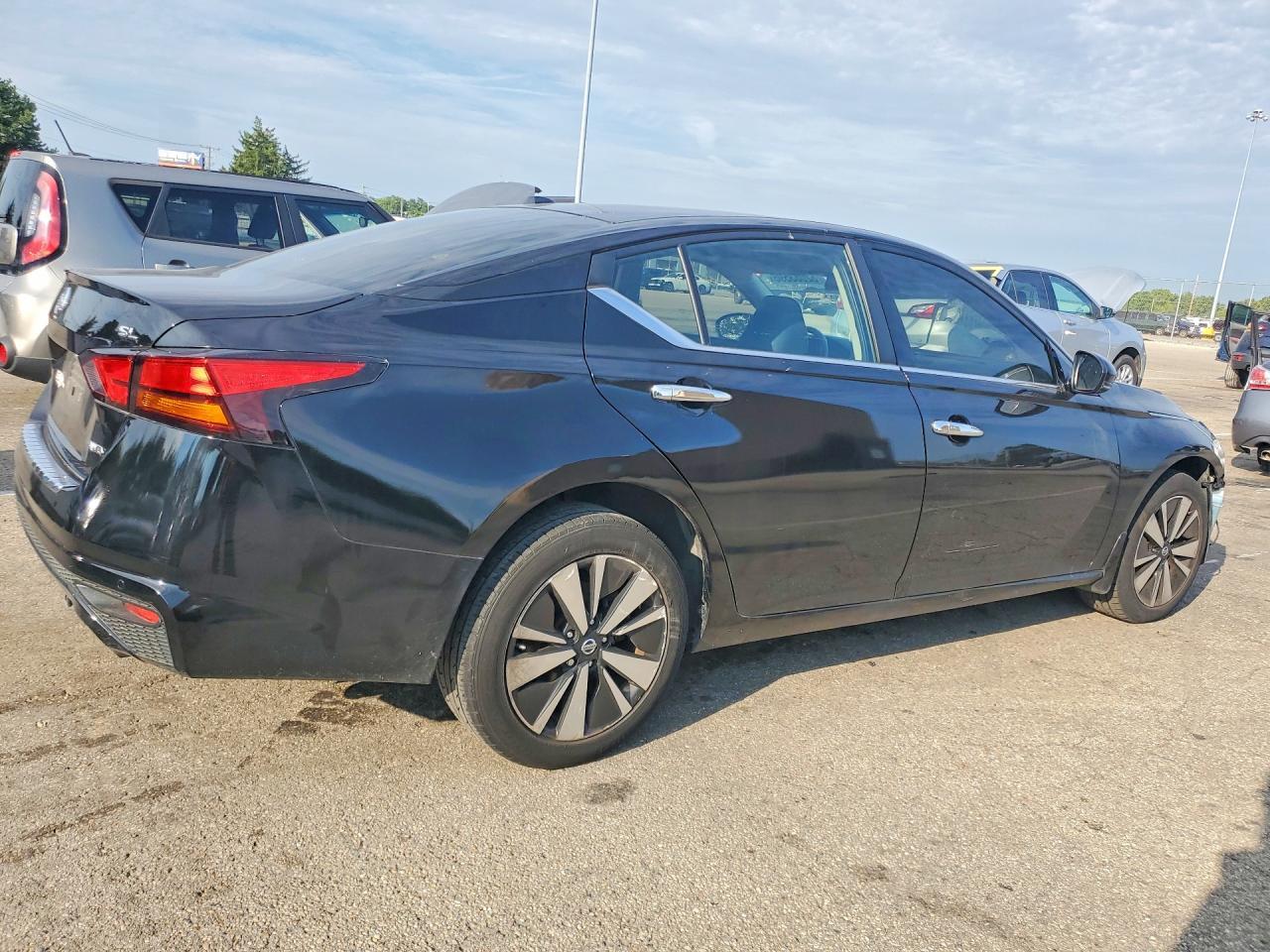 2019 Nissan Altima Sl - Image 3