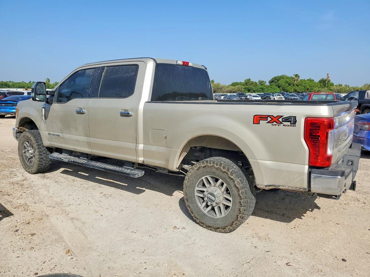 2017 Ford F350 Super Duty - Фото 2