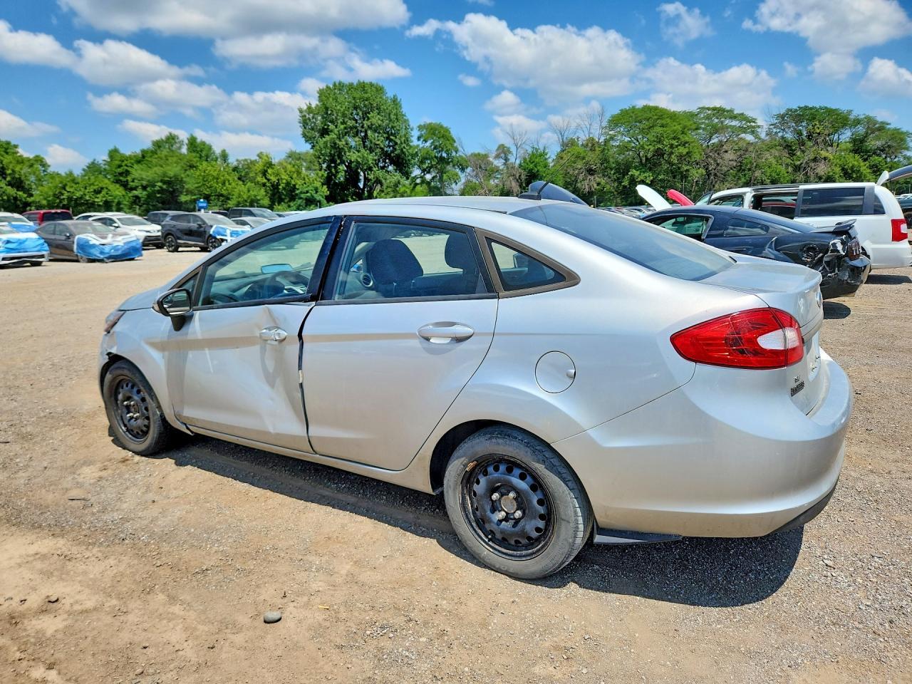 2013 Ford Fiesta Se - Image 2