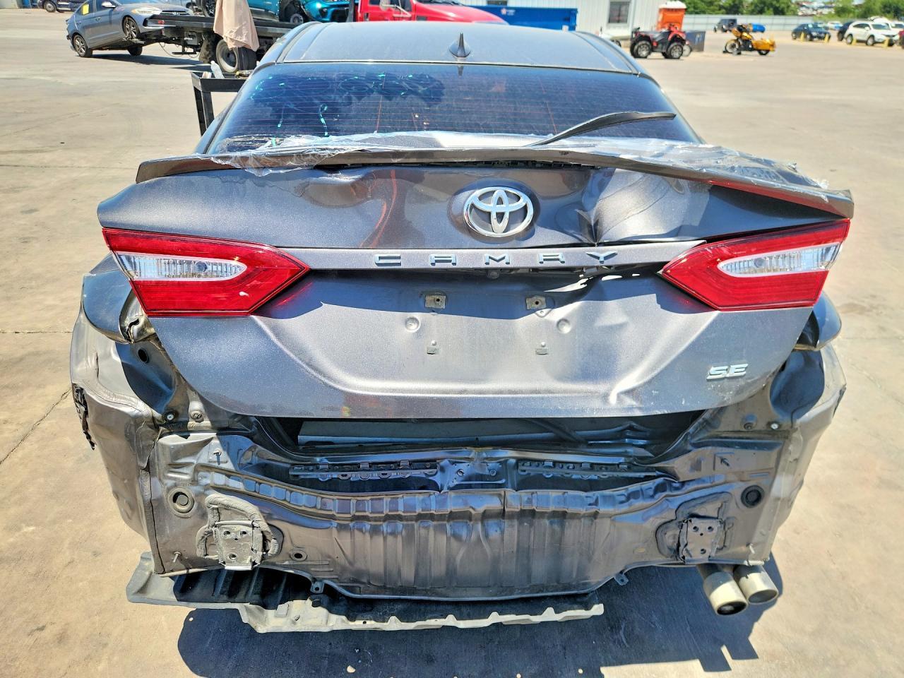 2020 Toyota Camry Se - Фото 6