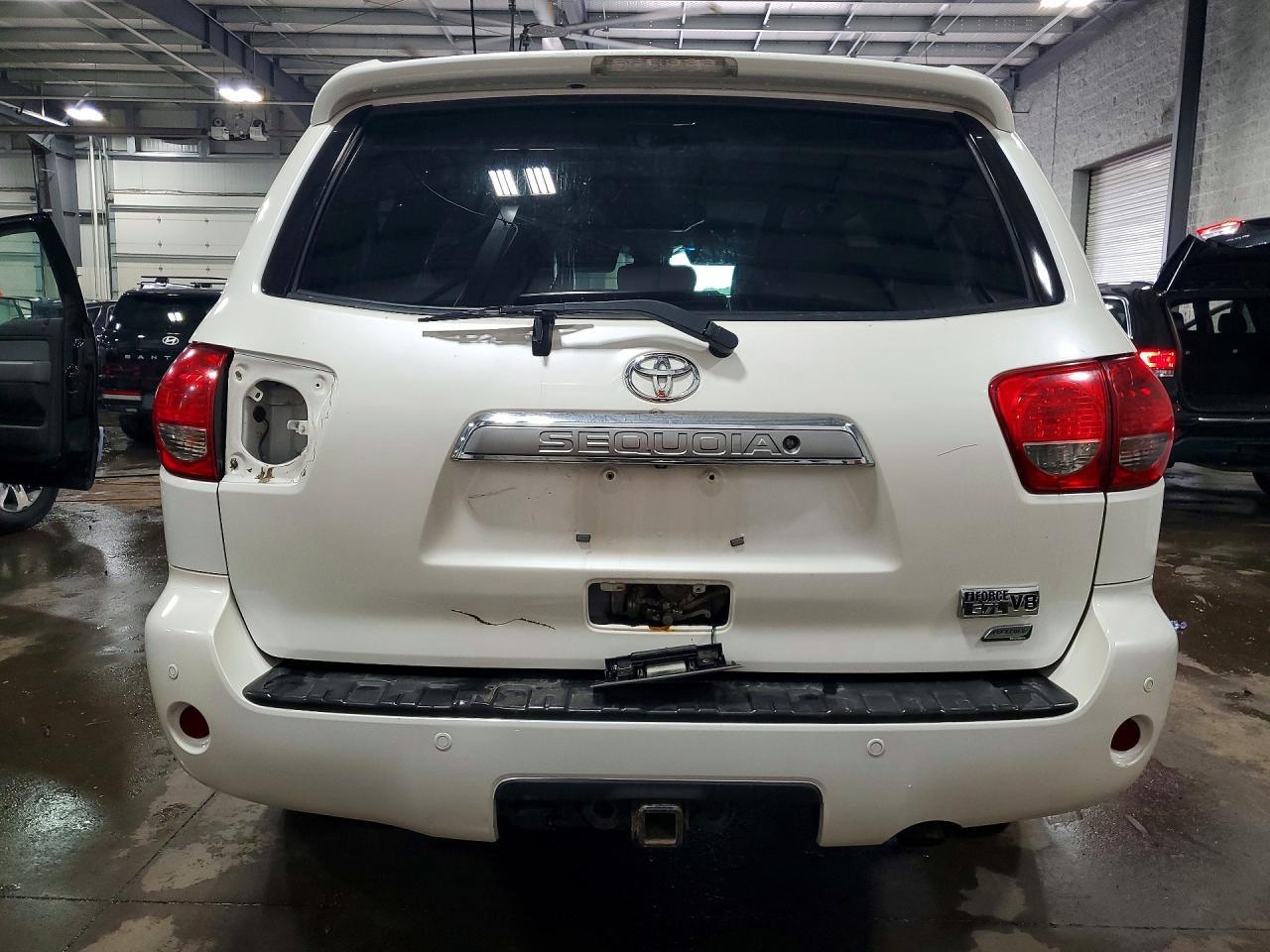 2014 Toyota Sequoia Platinum - Фото 6