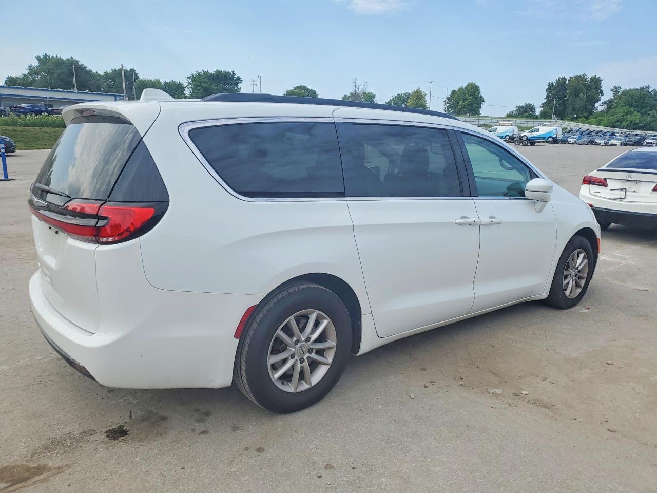 2022 Chrysler Pacifica Touring L - Фото 3