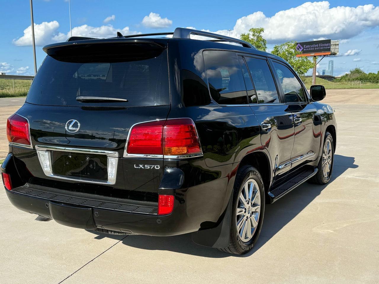 2011 Lexus Lx 570 - Image 4