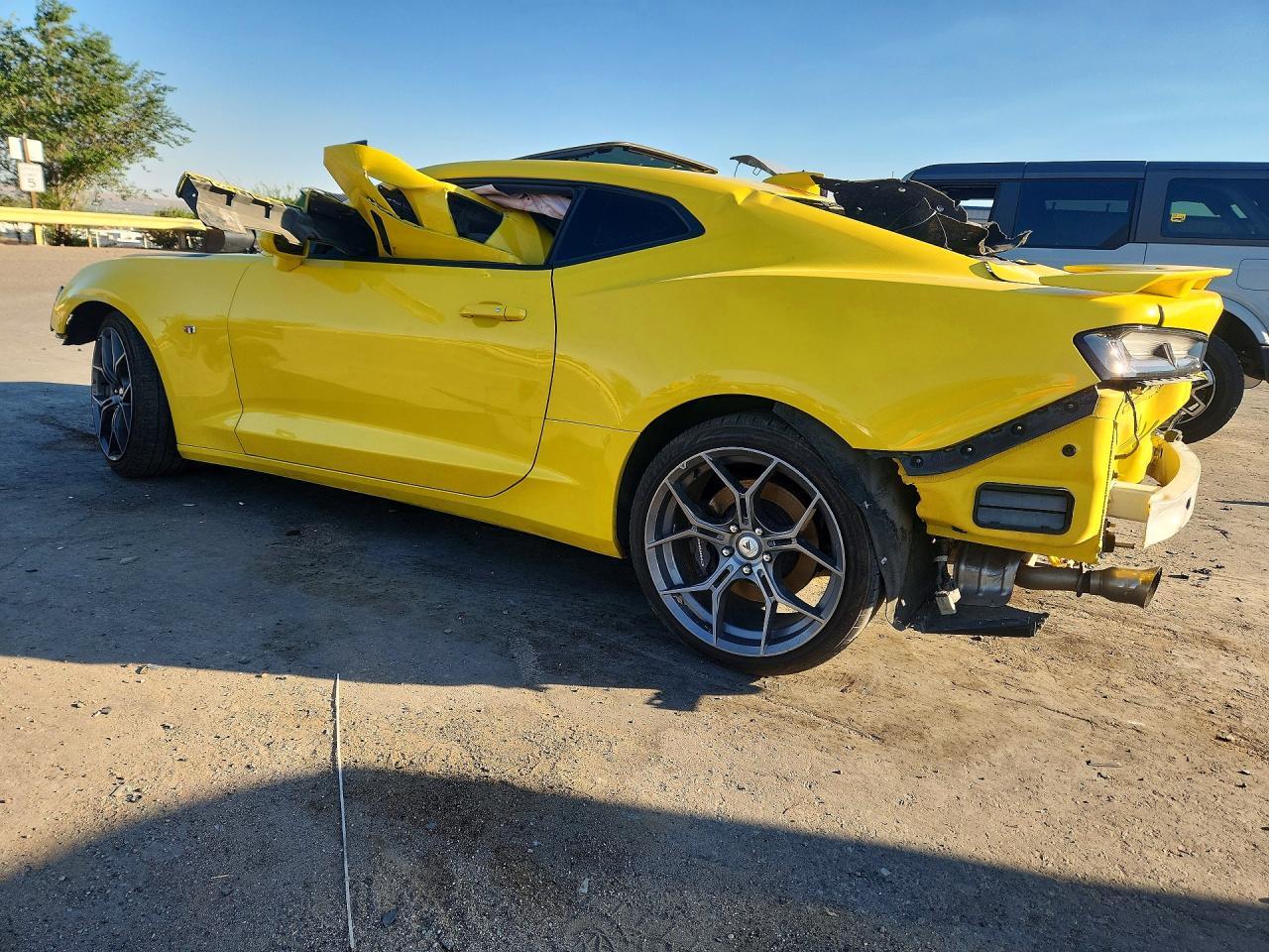 2017 Chevrolet Camaro Ss - Image 2