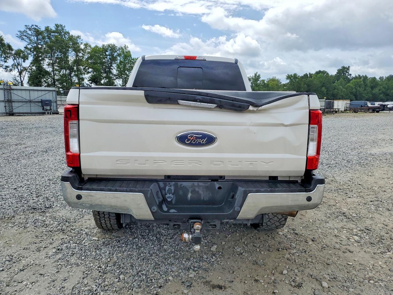 2017 Ford F250 Super Duty - Фото 6