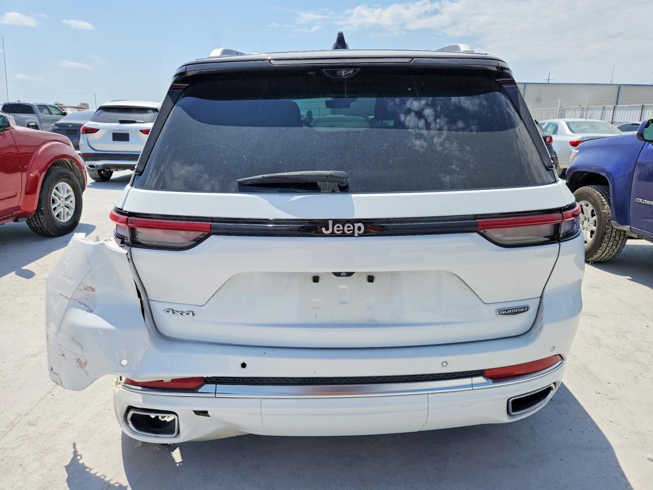 2023 Jeep Grand Cherokee Summit - Image 6