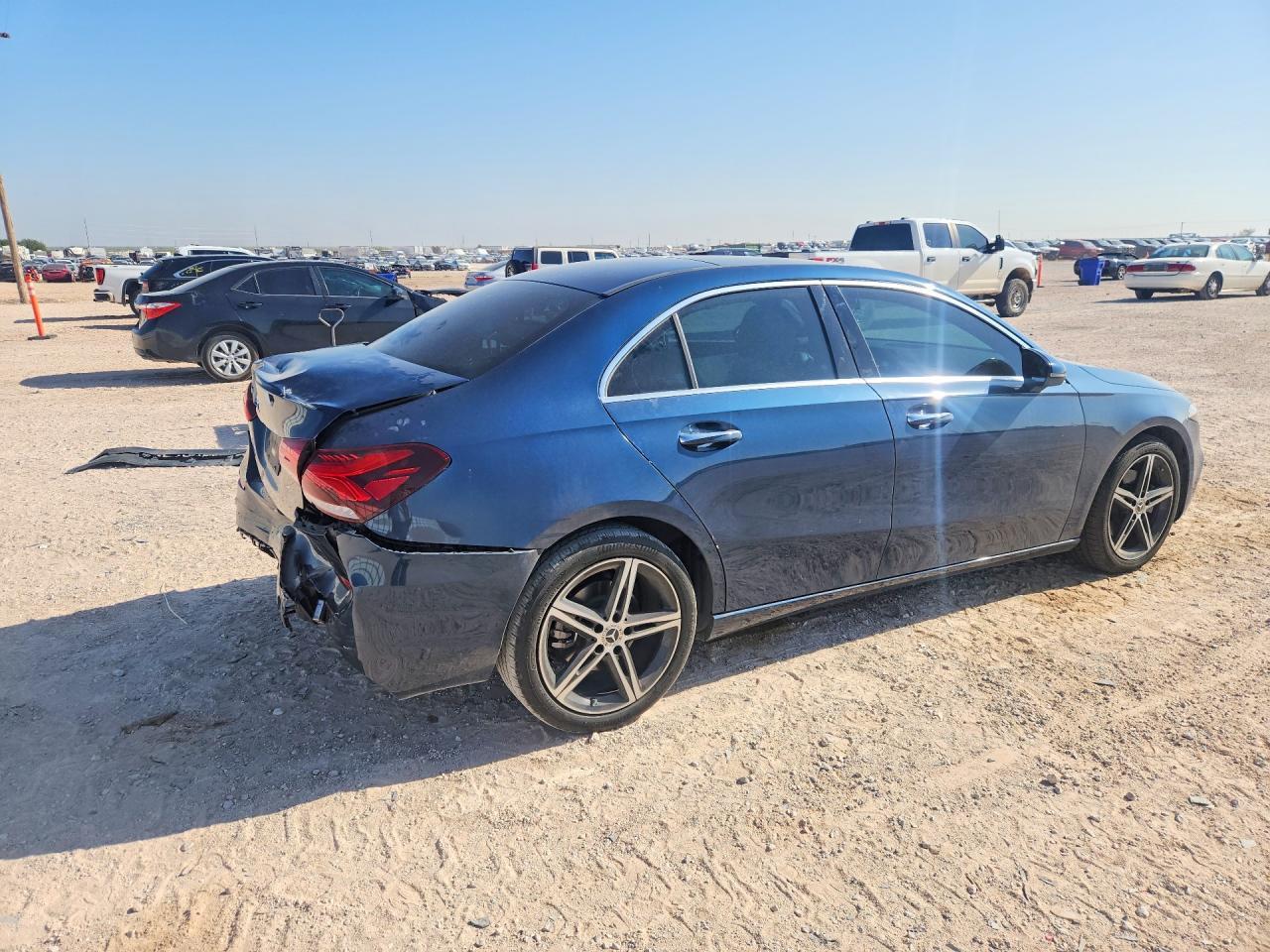 2022 Mercedes-Benz A 220 - Фото 3