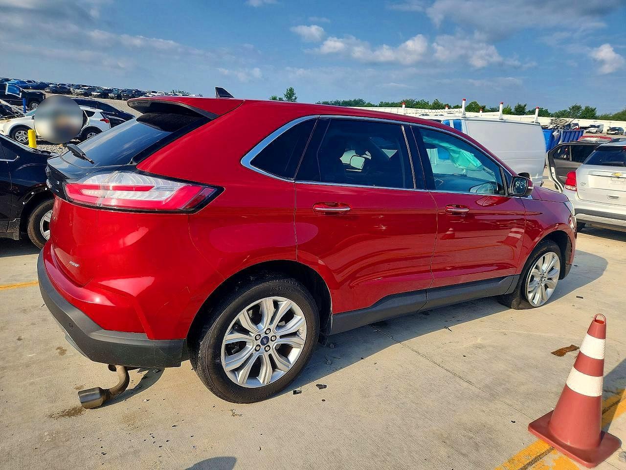 2022 Ford Edge Titanium - Image 3