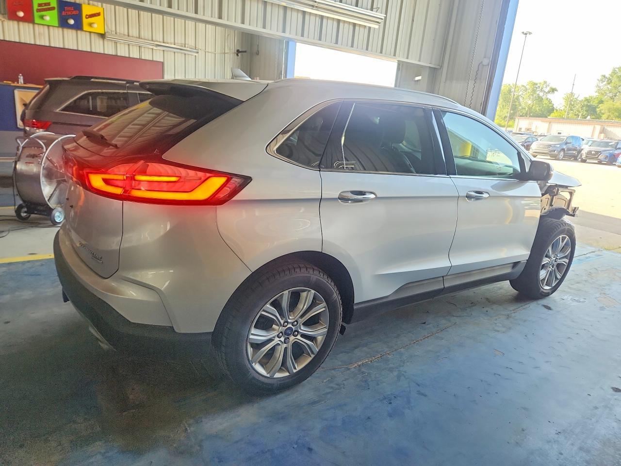 2019 Ford Edge Titanium - Фото 3