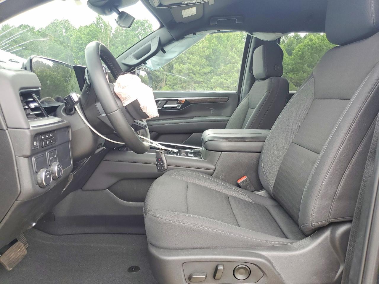 2025 Chevrolet Suburban - Image 7