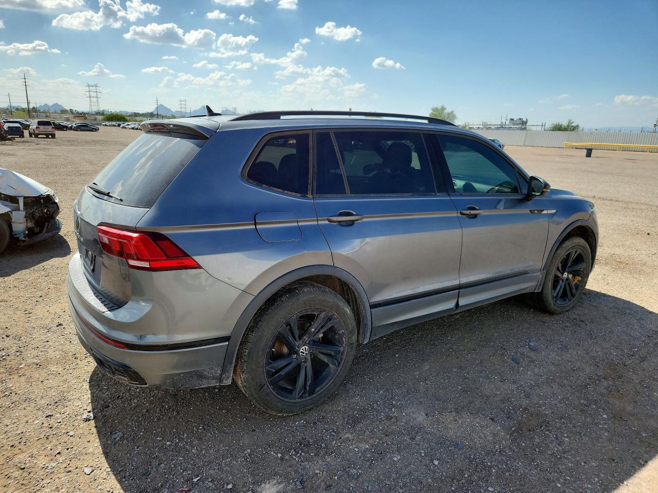 2023 Volkswagen Tiguan Se R-Line Black - Фото 3