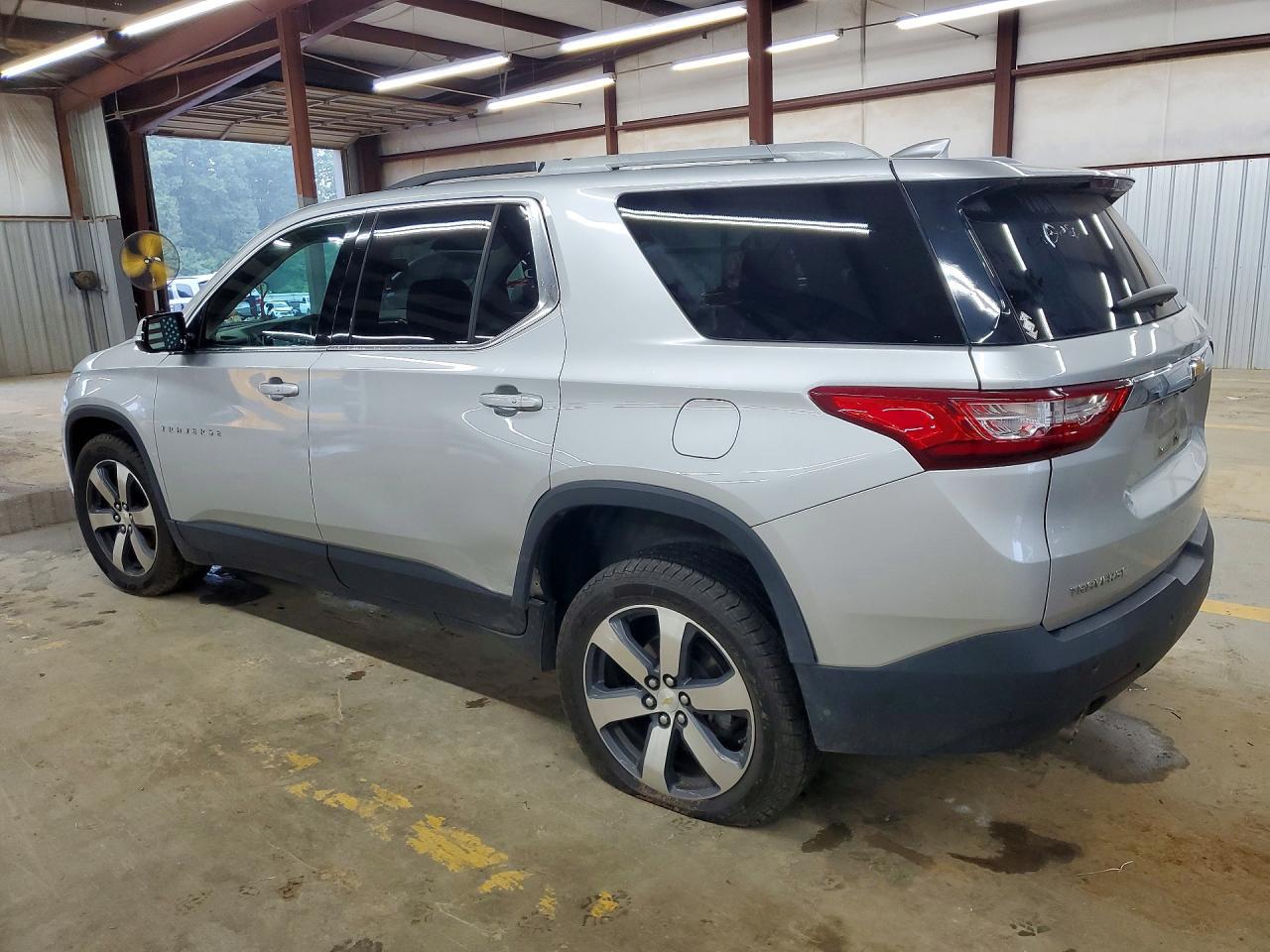 2018 Chevrolet Traverse Lt - Фото 2