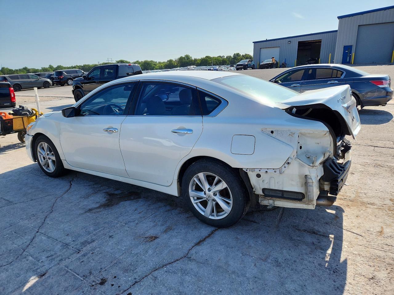 2015 Nissan Altima 2.5 S - Фото 2
