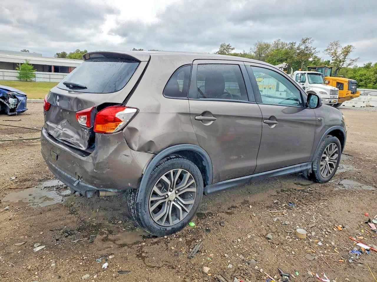 2016 Mitsubishi Outlander Sport Es - Image 3